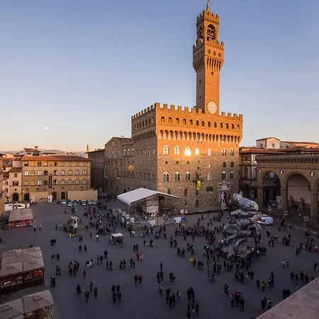 Signoria Square Apartment *