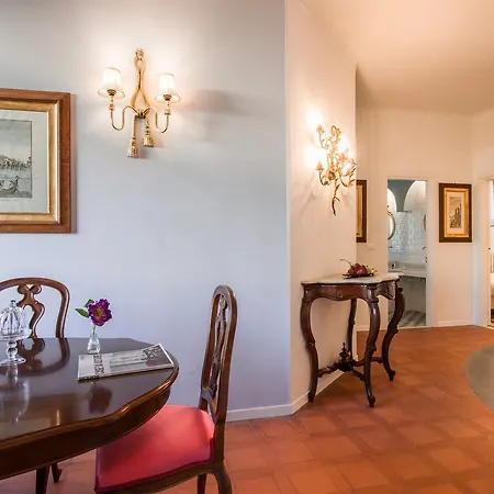 Signoria Square Apartment