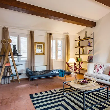 Signoria Square Apartment